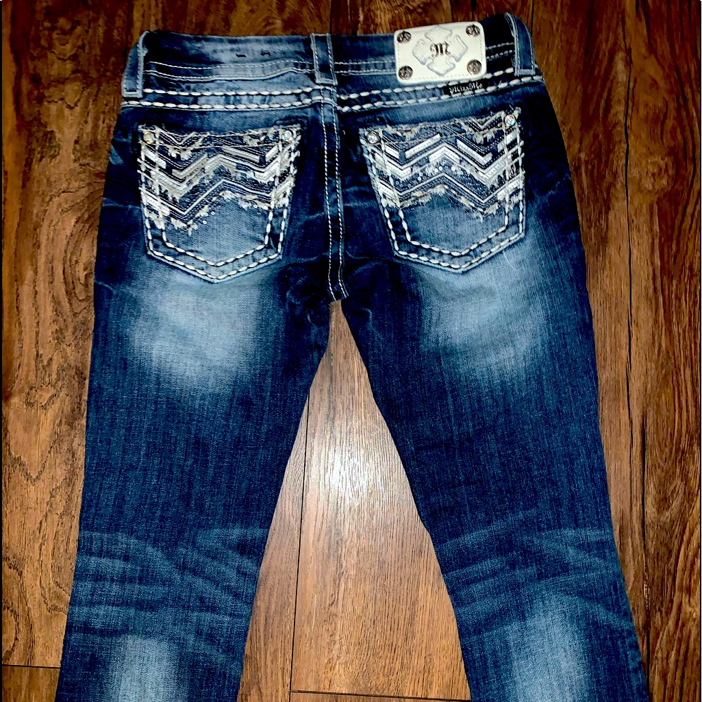 Women’s Size 26 Miss Me Bling Signature Cropped Capri Jeans. Like New.